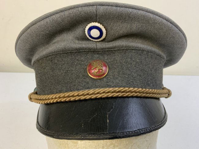 WW2 FINLAND WWII FINISH OFFICER VISOR HAT: WW2 FINLAND WWII FINISH OFFICER VISOR HAT . GREAT CONDITION WITH ALL INSIGNIA AND CHIN STRAP . SCARCE .