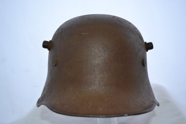 WWI AUSTRIAN HUNGARIAN K.U.K. GERMAN STYLE M17 COMBAT HELMET: WWI AUSTRIAN HUNGARIAN M17 COMBAT HELMET . VERY NICE ALL ORIGINAL UNTOUCHED CONDITION. SIZE 64 . AUSTRIAN LINER AND CHINSTRAP LOOPS . ORIGINAL FINISH. RARE FIND !