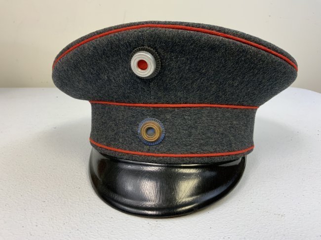 IMPERIAL GERMANY BAVARIAN OFFICERS NAMED VISOR CAP HAT: IMPERIAL GERMAN BAVARIAN OFFICERS VISOR CAP HAT . EARLY 20th CENTURY CLASSIC PRE WWI MODEL . RARE GREAY WOOL EXAMPLE. COMPLETE WITH BOTH COCKADES. VERY GOOD CONDITION OVERALL . NICE MAKER MARK INSIDE 