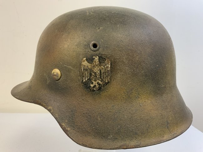 WWII GERMAN ARMY M42 SD COMBAT NORMANDY PAINTED CAMO HELMET COMPLETE WITH LINER: WWII GERMAN ARMY M42 SD COMBAT NORMANDY PAINTED CAMOUFLAGE HELMET COMPLETE WITH LINER . GREAT CONDITION WITH ORIGINAL PERIOD PAINTED NORMANDY TYPE CAMOUFLAGE . SINGLE ARMY DECAL. NO STAMPS ARE VISIBLE