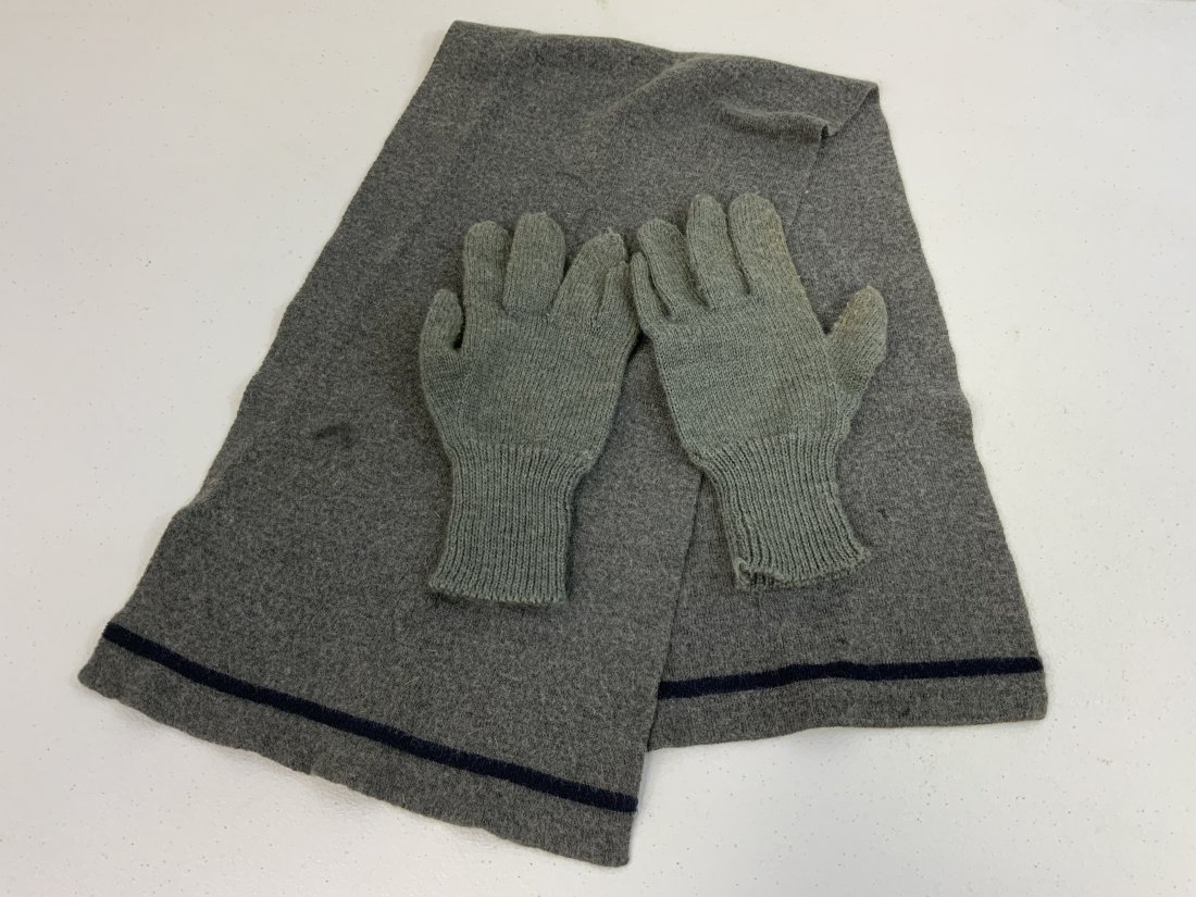 WWII GERMAN MILITARY ISSUED WOOL SCARF AND GLOVES: WWII GERMAN MILITARY ISSUED WOOL SCARF AND GLOVES. NICE SET . SHOWS WEAR AND AGE BUT STILL IN GOOD CONDITION.