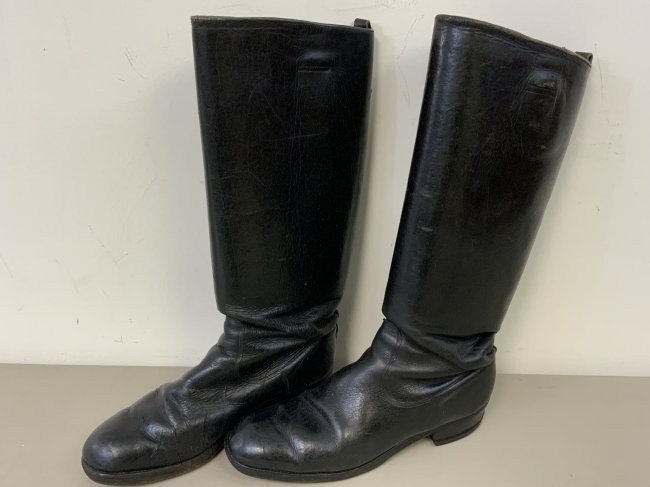 WWII GERMAN HIGH QUALITY BLACK LEATHER OFFICERS BOOTS: WWII GERMAN HIGH QUALITY BLACK LEATHER OFFICERS BOOTS . VERY NICE AND CLEAN CONDITION. SIZE ABOUT 8