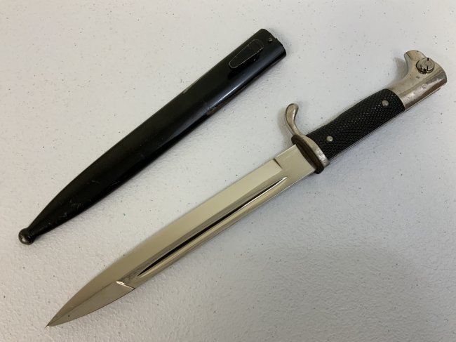 WWII GERMAN DRESS SHORT BAYONET BY EICKHORN SOLINGEN: WWII GERMAN DRESS SHORT BAYONET BY EICKHORN SOLINGEN . MINT CONDITION . BEAUTIFUL BLADE .