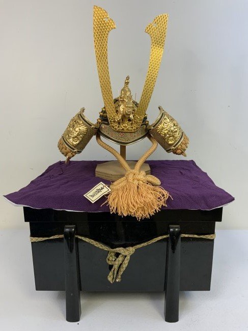 JAPAN VINTAGE JAPANESE SAMURAI DISPLAY DOLL KABUTO HELMET WITH TRUNK: JAPAN VINTAGE JAPANESE SAMURAI DISPLAY DOLL SIZE MINIATURE KABUTO HELMET WITH TRUNK . BEAUTIFUL WORKMANSHIP . HIGHLY DECORATED . 24 KARAT GOLD PLATED DECORATIVE FITTINGS. ABOUT HALF THE SIZE OF ORIGIN