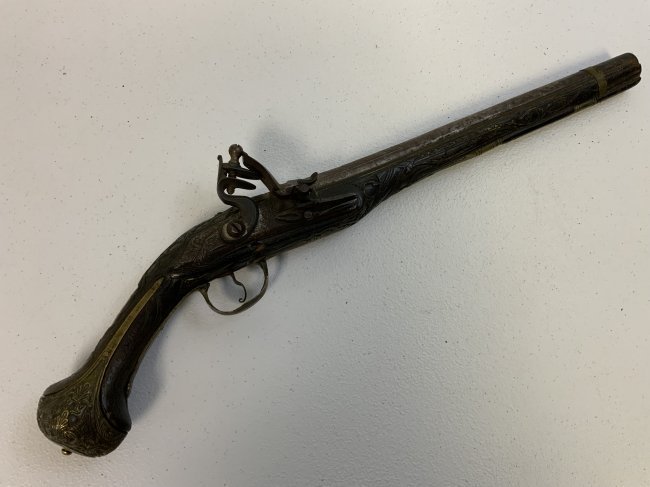 ANTIQUE OTTOMAN TURKEY 17th CENTURY FLINTLOCK PISTOL: ANTIQUE OTTOMAN TURKEY 17th CENTURY FLINTLOCK PISTOL. GREAT CONDITION FOR ITS AGE . CARVED AND DECORATED WOOD AND BRASS STOCK. OPERATIONAL CONDITION IS UNKNOWN AND WE DO NOT TRY TO OPERATE GUNS THIS O