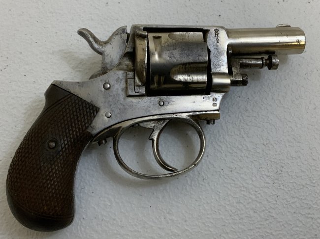 ANTIQUE VICTORIAN BRITISH BULLDOG REVOLVER .32 CAL. BELGIUM MADE: ANTIQUE VICTORIAN BRITISH BULLDOG REVOLVER .32 CAL. .BELGIUM MADE AND MARKED. NICE EXAMPLE . APPEARS TO BE FULLY WORKING. CIRCA 1880'S. ANTIQUE . NO FFL REQUIRES. USA SHIPPING ONLY.