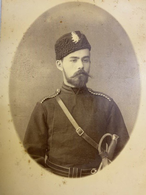 IMPERIAL RUSSIA ANTIQUE CABINET PHOTO PORTRAIT MILITARY MAN WITH SWORD: IMPERIAL RUSSIA ANTIQUE CABINET PHOTO PORTRAIT MILITARY MAN WITH SWORD . GREAT CONDITION . MADE BY A ST.PETERSBURG PHOTO STUDIO