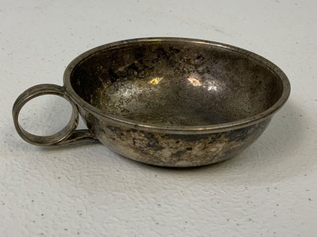 ANTIQUE ENGLISH SILVER DISH CUP WITH FINGER HOLDER RING: ANTIQUE ENGLISH SILVER CUP DISH WITH FINGER HOLDER RING . SOLID SILVER . NICELY HALLMARKED . 3.5" DIAM.