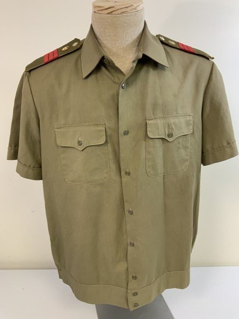 USSR SOVIET ARMY SERGEANT SUMMER UNIFORM SHIRT: USSR SOVIET ARMY SERGEANT SUMMER UNIFORM SHIRT . COLD WAR ERA . CIRCE 1980'S . LARGE SIZE .