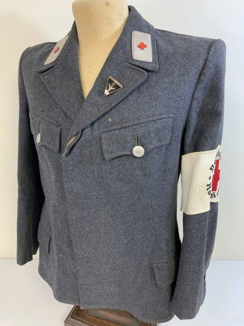 WWII GERMAN RARE FEMALE RED CROSS MEDIC UNIFORM TUNIC WITH ARMBAND: WWII GERMAN RARE FEMALE RED CROSS MEDIC UNIFORM TUNIC WITH ARMBAND . GREAT CONDITION OVERALL WITH MINOR MOTHING HERE AND THERE . VERY RARE TO FIND FEMALE UNIFORM. COMPLETE WITH ARMBAND AND WOMEN'S NAZ
