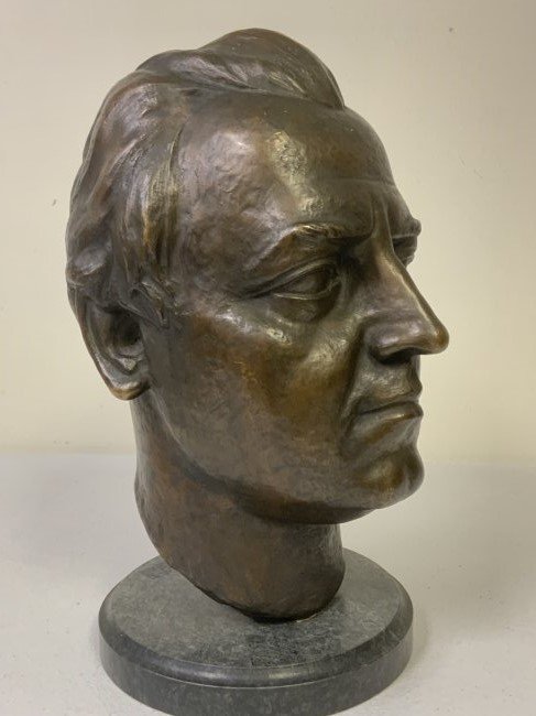 GERMANY THIRD REICH HERMAN GORING BRONZE HEAD BUST ARTIST SIGNED 1934: GERMANY THIRD REICH HERMAN GORING BRONZE HEAD BUST. VERY HEAVY AND LIFE SIZE. ARTIST SIGNED "LEO FASSBENDER" AND DATED 1934. ABOUT 15"TALL . MOUNTED ON STONE BASE 8" DIAMETER. VERY NICE HIGH QUALITY B