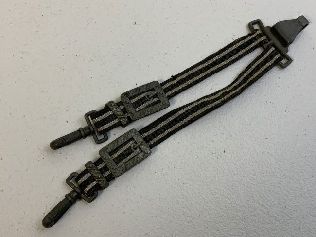 WWII GERMAN LUFTWAFFE OFFICER DAGGER HANGERS: WWII GERMAN LUFTWAFFE OFFICER DAGGER HANGERS . VERY GOOD CONDITION WITH NORMAL WEAR FOR ITS AGE .