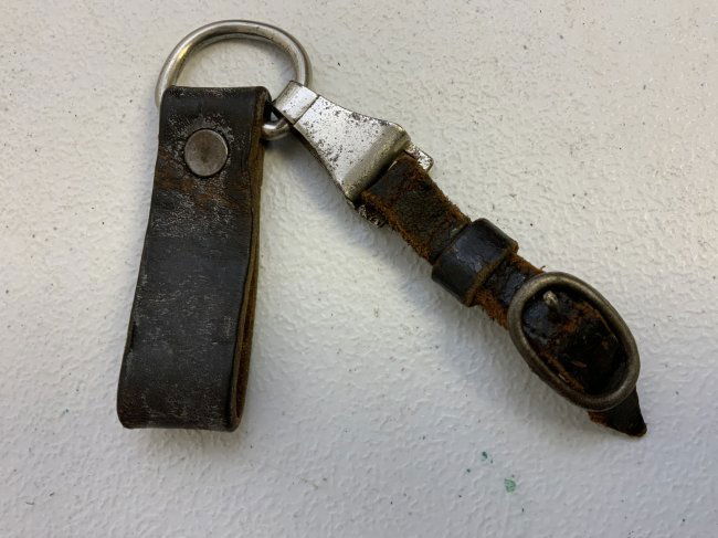 WWII GERMAN SA DAGGER HANGER RZM MARKED: WWII GERMAN SA DAGGER HANGER. RZM MARKED CLIP . USED CONDITION.