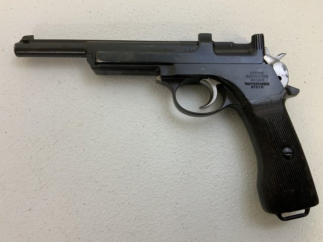 STEYR MANNLICHER 1905 7.65MM ARGENTINE CONTRACT PISTOL: STEYR MANNLICHER 1905 7.65MM ARGENTINE CONTRACT PISTOL. AUSTRIAN MADE PISTOL FOR ARGENTINE MILITARY . RETAINS ABOUT 95% BLUE FINISH . ALL VISIBLE NUMBERS MATCH . GREAT BORE. ARGENTINIAN CREST REMOVED 