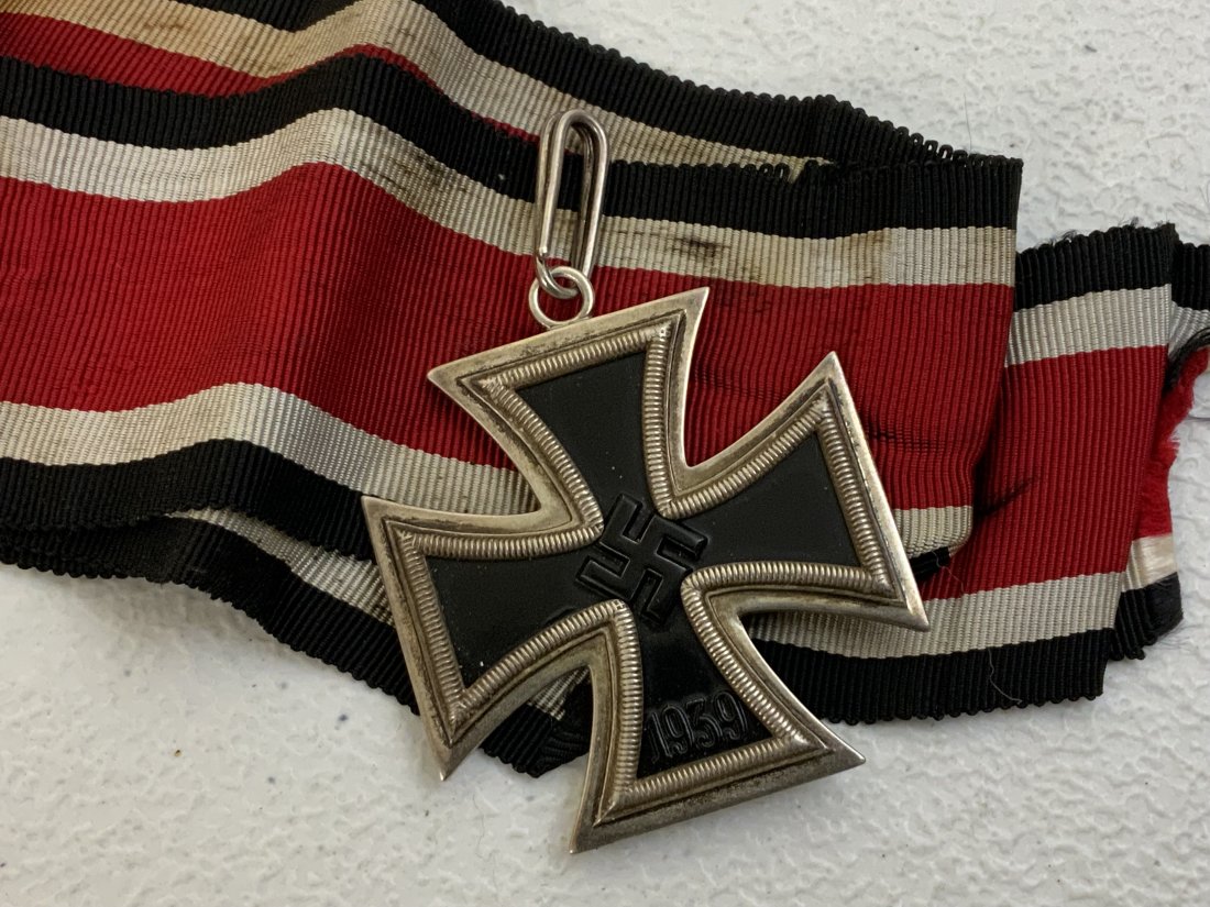 WWII GERMANY KNIGHTS CROSS OF THE IRON CROSS 1939 800 SILVER: WWII GERMANY KNIGHTS CROSS OF THE IRON CROSS 1939 800 SILVER . BEAUTIFUL 3 PIECE CONSTRUCTION . SILVER WITH IRON CORE . MARKED 800. LOOP IS ALSO STAMPED 800. NEAR MINT CONDITION . RIBBON APPEARS TO BE