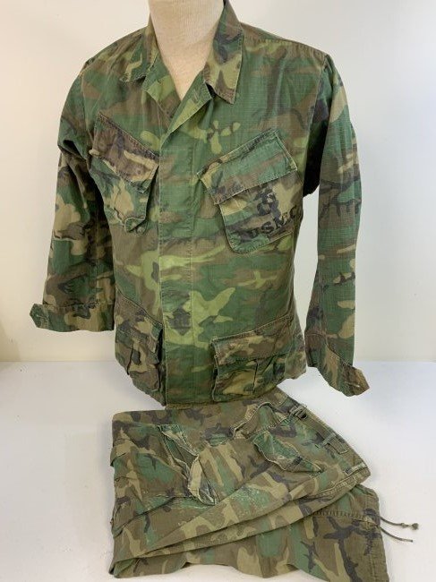 USMC VIETNAM ERA ERDL PATTERN JUNGLE JACKET AND PANTS: USMC VIETNAM ERA ERDL PATTERN JUNGLE JACKET AND PANTS .WELL WORN BUT STILL IN GOOD CONDITION .