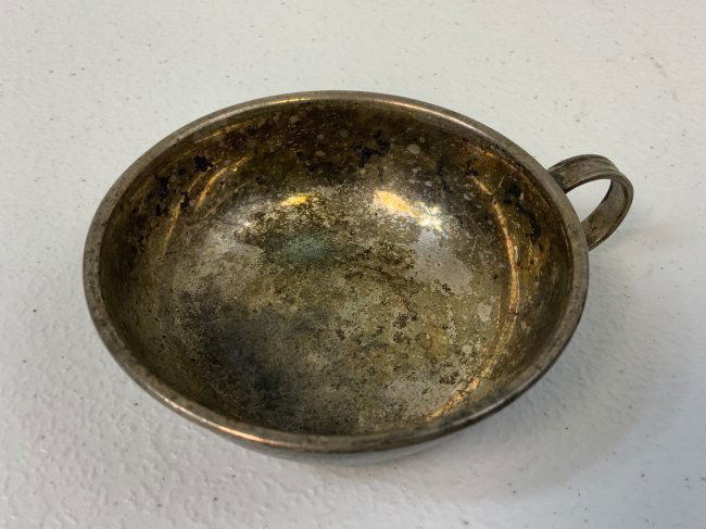 ANTIQUE ENGLISH SILVER DISH CUP WITH FINGER HOLDER RING: ANTIQUE ENGLISH SILVER CUP DISH WITH FINGER HOLDER RING . SOLID SILVER . NICELY HALLMARKED . 3.5" DIAM