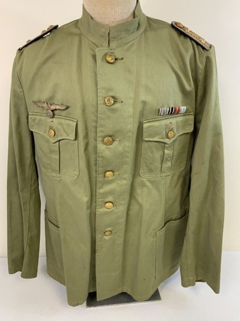 WWII GERMAN NAVY KRIEGSMARINE U-BOAT DOCTOR MEDIC CANVAS UNIFORM TUNIC: WWII GERMAN NAVY KRIEGSMARINE U-BOAT DOCTOR MEDIC CANVAS UNIFORM TUNIC . THIS IS VERY RARE EXAMPLE. CUT JUST LIKE THE LEATHER VERSION WITH STAND UP COLOR . REMOVABLE BUTTONS , MEDICAL OFFICER BOARDS A