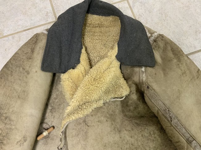 WWII GERMAN LUFTWAFFE EASTERN FRONT THICK LEATHER WITH FUR WATCH LONG COAT: WWII GERMAN LUFTWAFFE EASTERN FRONT THICK LEATHER WITH FUR WATCH LONG COAT. VERY GOOD CONDITION WITH NORMAL WEAR , DIRT AND STAINS . LUFTWAFFE BLUE COLOR WOOL COLLAR WIN INTERNAL HOOD. VERY THICK AND 