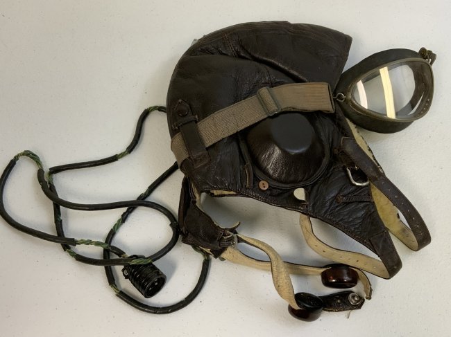 WWII GERMAN LUFTWAFFE FLIGHT LEATHER HELMET WITH GOGGLES , MIKES , WIRED: WWII GERMAN LUFTWAFFE FLIGHT LEATHER HELMET. COMPLETE WITH GOGGLES , MIKES , WIRED . GREAT CONDITION BROWN LEATHER FLIGHT HELMET WITH CLOTH TAG INSIDE . COMPLETE WITH HEADPHONES AND THROAT MICROPHONES