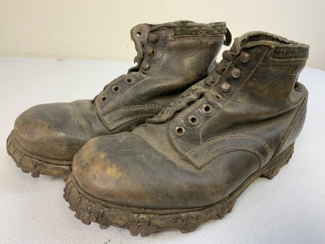 WWII GERMAN GEBIRGSJAGER MOUNTAIN TROOPS COMBAT BOOTS WITH HOBNAILS AND CLEATS: WWII GERMAN GEBIRGSJAGER MOUNTAIN TROOPS COMBAT BOOTS WITH HOBNAILS AND CLEATS. WELL USED CONDITION. SHOWS HEAVY WEAR AND AGE. NO LASES .VERY RARE.