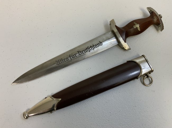 WWII GERMAN NAZI SA DAGGER RZM M7/66/1941: WWII GERMAN NAZI SA DAGGER RZM M7/66/1941 . NICE LATE PRODUCED DAGGER IN GREAT CONDITION. 1941 DATE .