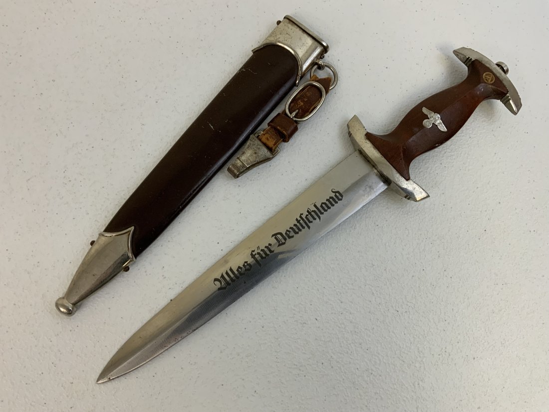 WWII GERMAN NAZI SA DAGGER RZM M7/66/1940: WWII GERMAN NAZI SA DAGGER RZM M7/66/1940 . NICE LATE PRODUCED DAGGER IN GREAT CONDITION. 1940 DATE . COMPLETE WITH HANGER .