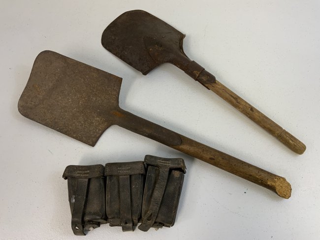 WWII GERMAN BATTLEFIELD ITEMS GROUND RECOVERED IN BELGIUM: WWII GERMAN BATTLEFIELD ITEMS GROUND RECOVERED IN BELGIUM. INCLUDES 2 FIELD SHOVELS AND AMO POUCH. FOUND IN BUTGENBACH BELGIUM ON 12 SS PANZER "HITLER JURGEN" DIVISION POSITIONS. GREAT SOLID CONDITION
