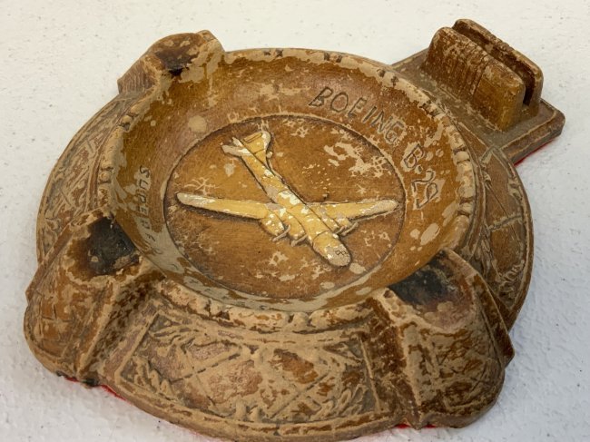 WWII US AIR FORCE B 29 SUPERFORTRESS ASHTRAY: WWII US AIR FORCE B 29 SUPERFORTRESS ASHTRAY. VERY NICE AND UNIQUE ITEM . SIZE APPROX. 6.5 X 6.