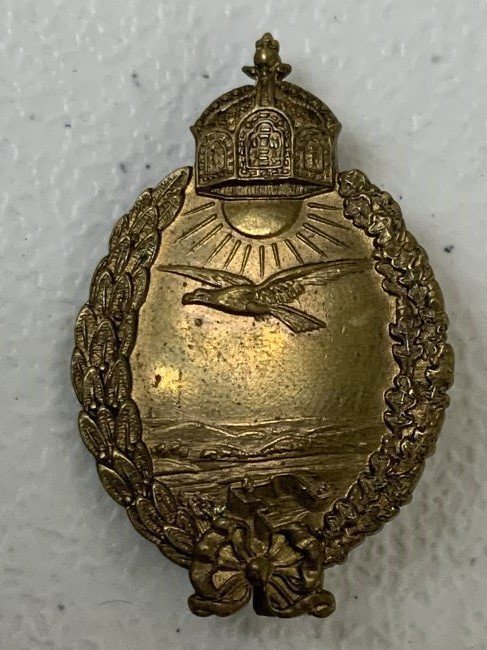 IMPERIAL GERMANY NAVAL LAND PILOT BADGE SMALL SIZE: IMPERIAL GERMAN NAVAL LAND PILOT BADGE. SMALL PRINZEN SIZE . UNMARKED EXAMPLE. BEAUTIFUL DETAILS. RARE .