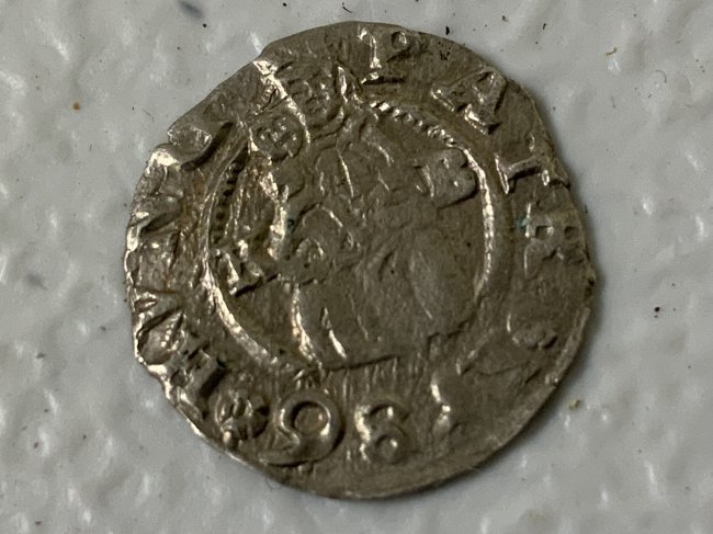 LATE MEDIEVAL 16th CENTURY SILVER MADONA DENAR COIN OF THE HUNGARIAN KINGS: LATE MEDIEVAL 16th CENTURY SILVER MADONA DENAR COIN OF THE HUNGARIAN KINGS . 1586 DATE . FINE CONDITION.