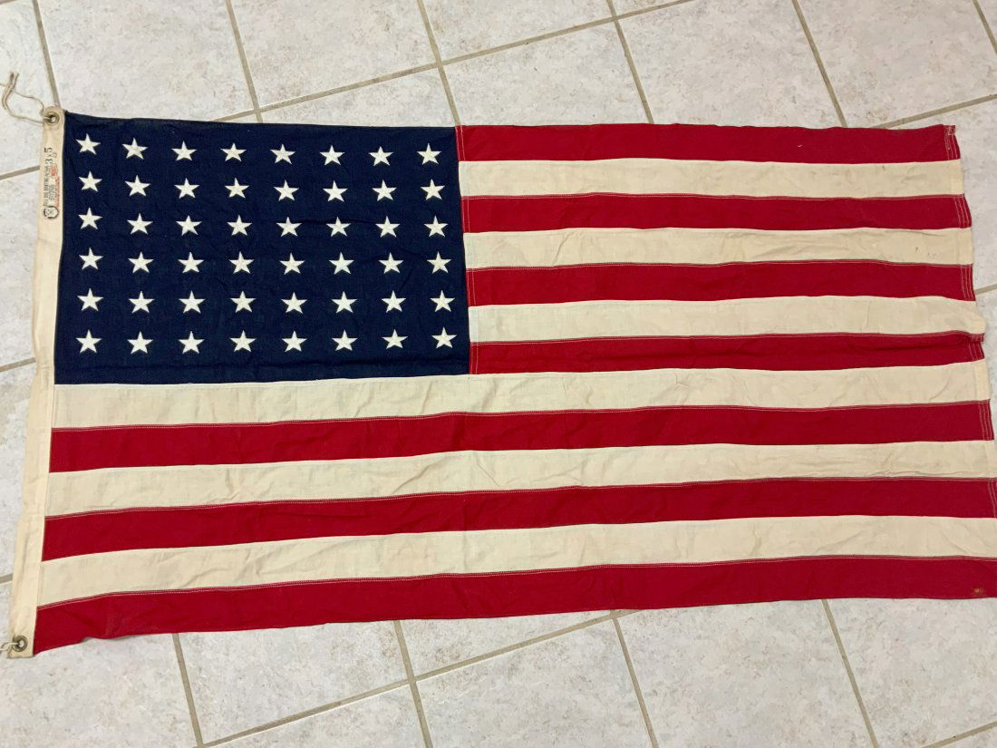 USA VINTAGE WWII ERA 48 STAR AMERICAN FLAG: USA VINTAGE WWII ERA 48 STAR AMERICAN FLAG . BULLDOG BUNTING. MULTI PIECE CONSTRUCTION. EMBROIDERED STARS. NICE SMALLER SIZE FOR DISPLAY 3 X 5 . GREAT CONDITION.
