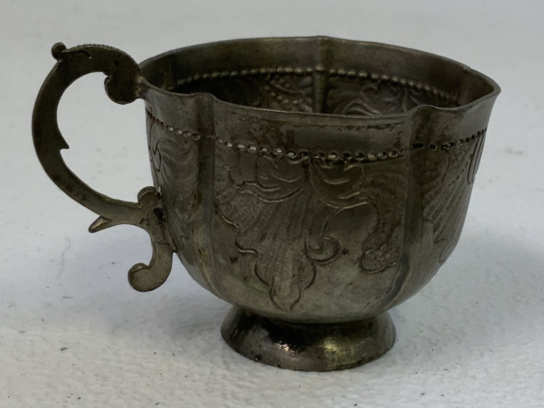 IMPERIAL RUSSIA VODKA DRINKING CUP WITH COIN: IMPERIAL RUSSIA VODKA DRINKING CUP WITH COIN . 2" DIAM. 1.5" TALL.