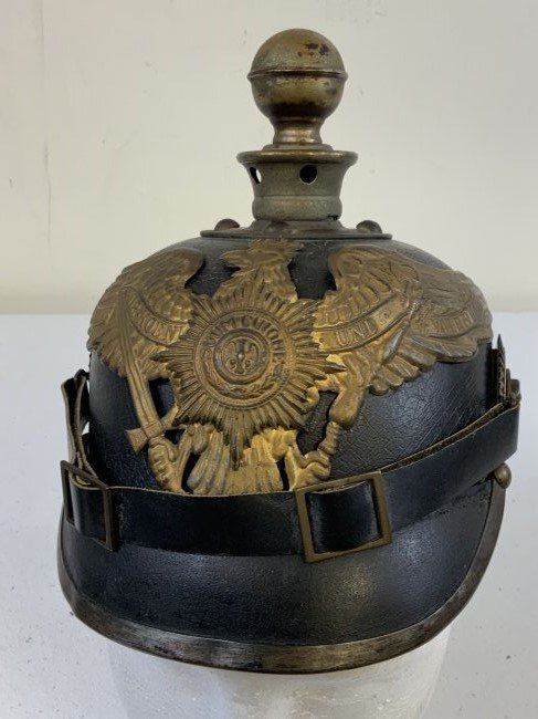 WWI PRUSSIAN IMPERIAL GERMAN ARTILLERY GUARD PICKELHAUBE BALL TOP HELMET: WWI PRUSSIAN IMPERIAL GERMAN ARTILLERY GUARD PICKELHAUBE BALL TOP HELMET . GREAT CONDITION FOR ITS AGE. COMPLETE WITH LINER. REMOVABLE BALL TOP. GUARD FRONT PLATE. DAMAGE TO A BACK LEATHER VISOR. RARE