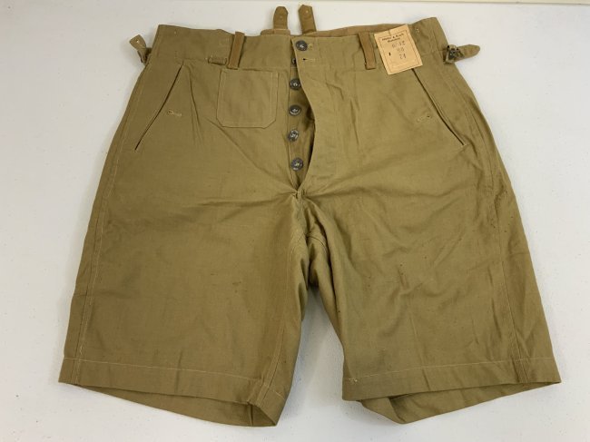 WWII GERMAN MILITARY TROPICAL AFRIKA KORPS UNIFORM SHORTS - MINT UNISSUED: WWII GERMAN MILITARY TROPICAL AFRIKA KORPS UNIFORM SHORTS - MINT UNISSUED. GREAT NEVER USED SHORTS WITH ORIGINAL PAPER TAG STILL ATTACHED. NICELY MARKED INSIDE . DATED 1942. VERY RARE TO FIND.