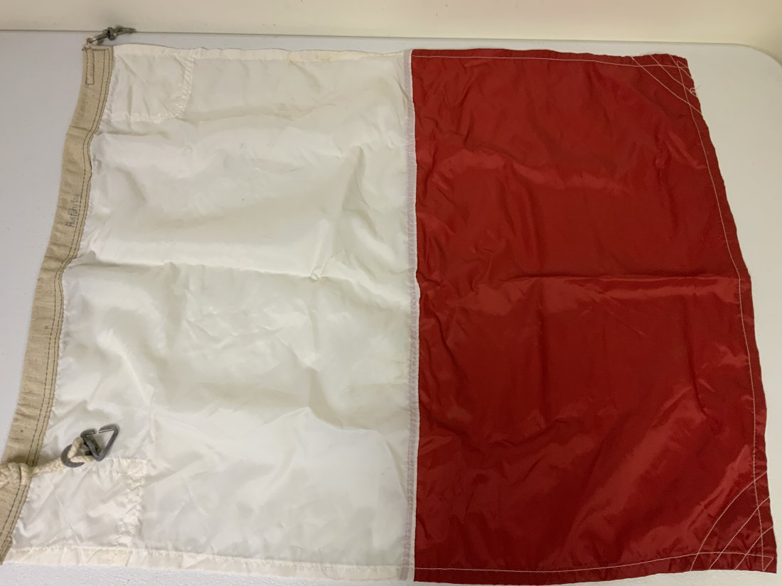 VINTAGE GERMAN NAVY SIGNAL FLAG: VINTAGE GERMAN NAVY SIGNAL FLAG . GREAT CONDITION WITH HANGING ROPE AND CLIP. 32 1/2 X 26 SIZE.