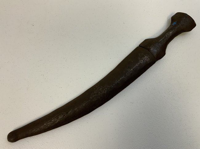 INDO PERSIAN DAGGER KHANJAR WITH SPLIT BLADE: INDO PERSIAN DAGGER KHANJAR WITH SPLIT BLADE . DARK WITH AGE SHOWING REMNANTS OF SILVER DECORATIONS . UNIQUE SPLIT BLADE . THE BLADE IS SOMEWHAT LOOSE INSIDE THE GRIP . " LONG WITH " LONG BLADE.