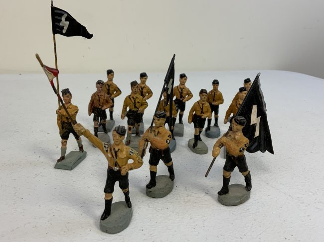 GERMAN NAZI PERIOD LINEOL / ELASTOLIN TOY SOLDIERS HJ HITLER YOUTH MARCHING LOT OF 14: GERMAN NAZI PERIOD LINEOL / ELASTOLIN TOY SOLDIERS HJ HITLER YOUTH MARCHING LOT OF 14