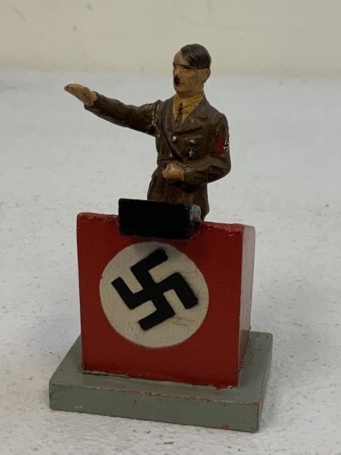 GERMAN NAZI PERIOD LINEOL / ELASTOLIN TOY SOLDIER FUHRER ADOLF HITLER WITH PODIUM: GERMAN NAZI PERIOD LINEOL / ELASTOLIN TOY SOLDIER FUHRER ADOLF HITLER WITH PODIUM