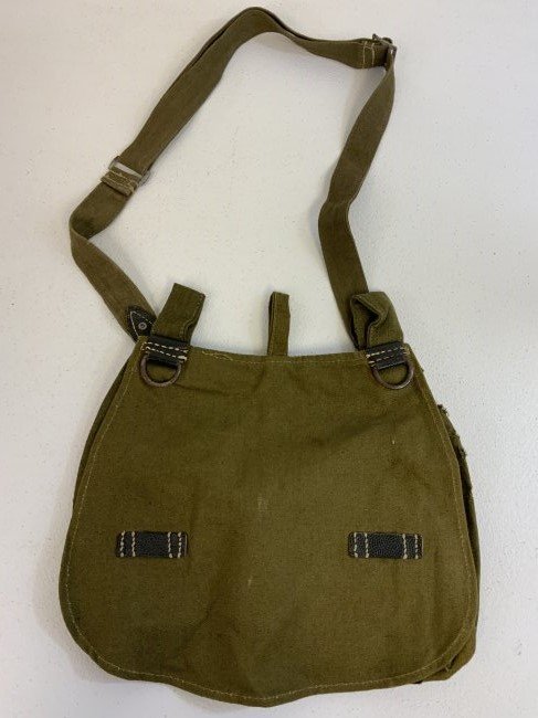 WWII GERMAN MILITARY CANVAS BREAD BAG WITH CARRY STRAP - MINT CONDITION: WWII GERMAN MILITARY CANVAS BREAD BAG WITH CARRY STRAP - MINT CONDITION. INK STAMPED ON THE STRAP WITH 1942 DATE. RARE TO FIND IN THIS MINT CONDITION .