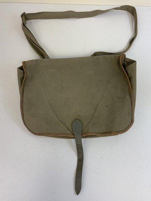 WWII GERMAN MILITARY MOUNTAIN BAG - NAMED: WWII GERMAN MILITARY MOUNTAIN BAG . GRAY CANVAS .VERY NICE CONDITION WITH SHOULDER STRAP . NAMED INSIDE.