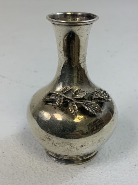 VINTAGE 925 SILVER VASE: VINTAGE 925 SILVER VASE . HALLMARKED . 2.5" TALL . 38 GRAMM .