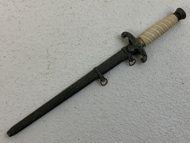 WWII GERMAN ARMY OFFICERS MINIATURE DAGGER E. & D. HORSTER SOLINGEN: WWII GERMAN ARMY OFFICERS MINIATURE DAGGER E. & D. HORSTER SOLINGEN. RARE ORIGINAL EXAMPLE. VERY GOOD CONDITION WITH BRIGHT BLADE MAKER MARKED. 7 1/2" LONG .