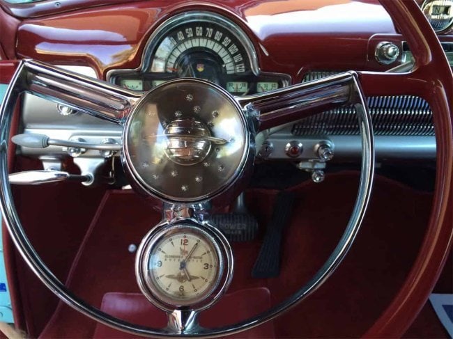 VINTAGE 1950-52 OLDSMOBILE MAAR SWISS AUTOMATIC CAR WATCH CLOCK: VINTAGE OLDSMOBILE MAAR SWISS AUTOMATIC CAR WATCH CLOCK. APPEARS TO BE IN GREAT CONDITION WITH JUST SOME CRAZING TO THE FRONT GLASS COVER. COMPLETE WITH AUTO WINDING MECHANISM. WAS AVAILABLE FOR OLDSM