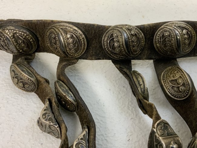 ANTIQUE IMPERIAL RUSSIAN COSSACK CAUCASIAN 84 SILVER NIELLO DECORATED BELT: ANTIQUE IMPERIAL RUSSIAN COSSACK CAUCASIAN SILVER NIELLO DECORATED BELT . 48" LONG.