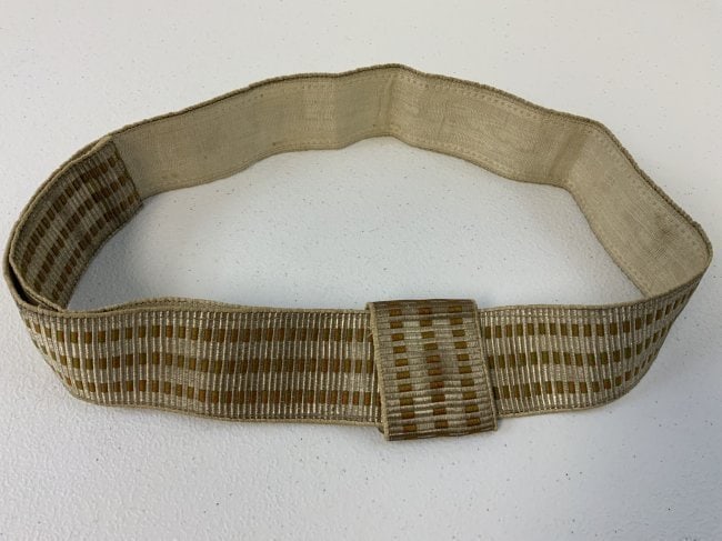 IMPERIAL RUSSIAN OFFICERS DRESS BROCADE BELT NAMED INSIDE: IMPERIAL RUSSIAN OFFICERS DRESS BROCADE BELT . VERY RARE AND COMPLETE .MOIRE WHITE MATERIAL BACK . NAMED INSIDE . VERY GOOD CONDITION FOR ITS AGE . HIGHLY DESIRABLE BELT.