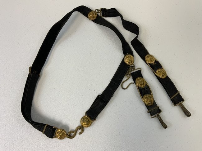 IMPERIAL RUSSIAN NAVY OFFICERS DAGGER BELT WITH BUCKLE MOIRE FABRIC: IMPERIAL RUSSIAN NAVY OFFICERS DAGGER BELT WITH BUCKLE .BLACK MOIRE FABRIC MATERIAL VELVET BACK. BRASS LION HEAD FITTINGS. SNAKE BUCKLE . SHOWS HEAVY WEAR AND AGE BUT STILL IN GOOD CONDITION FOR ITS A