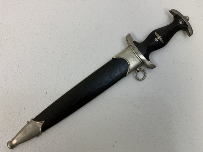NAZI GERMANY EARLY M33 SS DAGGER HAMMESFAHR: NAZI GERMANY EARLY M33 SS DAGGER HAMMESFAHR . NICKEL SILVER FITTINGS . GOOD CONDITION OVERALL. SOME CHIPS TO AN EBONY GRIP. SCABBARD SHOWS MODERATE WEAR WITH SOME PITTING AND NICE NICKEL SILVER FITTIN