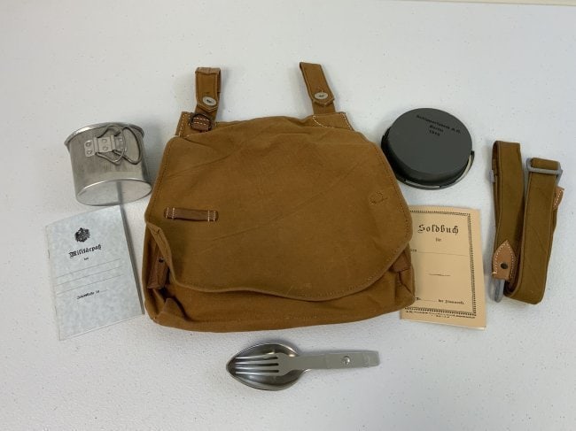 WWI GERMAN FIELD GEAR BREAD BAG WITH CONTENTS: WWI GERMAN REENACTMENT BREAD BAG WITH CONTENTS . NICE SET WWI DATED . GREAT FOR REENACTMENT . NEW CONDITION.
