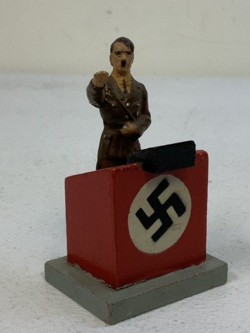 GERMAN NAZI PERIOD LINEOL / ELASTOLIN TOY SOLDIER FUHRER ADOLF HITLER WITH PODIUM: GERMAN NAZI PERIOD LINEOL / ELASTOLIN TOY SOLDIER FUHRER ADOLF HITLER WITH PODIUM.